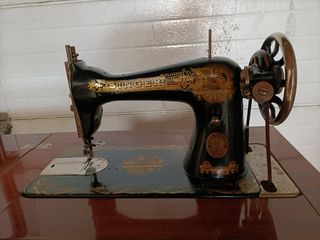 Maquina de coser singer antigua