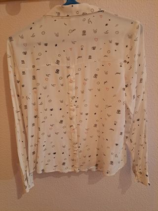 Camisa blanca con estampado