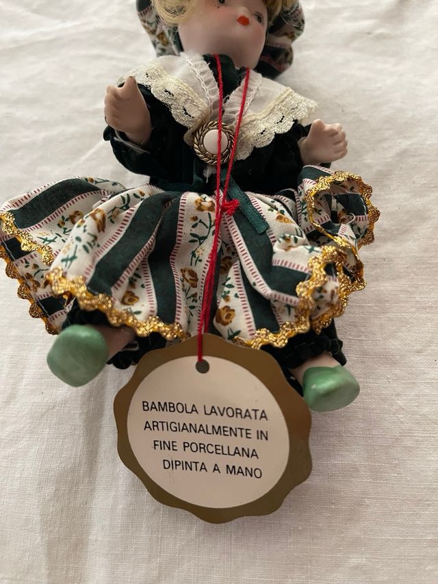Bambola vintage in porcellana