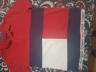 Polo Tommy. Muy favorecedor