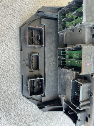 Caja fusible modulo control Jeep dodge 56049721AL