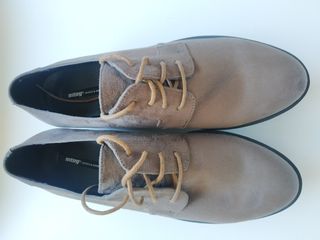 Zapatos sin estrenar,de aspecto Ante.