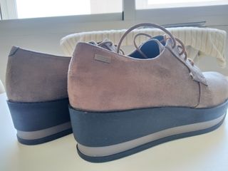 Zapatos sin estrenar,de aspecto Ante.