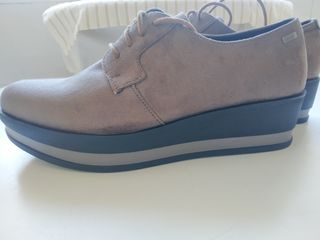 Zapatos sin estrenar,de aspecto Ante.