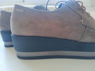Zapatos sin estrenar,de aspecto Ante.