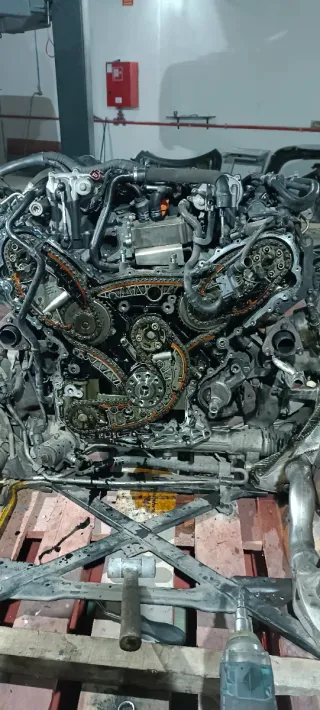 Se pintan y reparan coches,mecánica y pintura