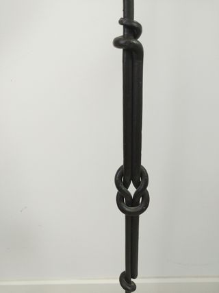 Juego de 2 candelabros de pie de forja