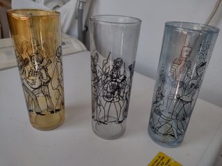 Vasos de tubo con motivos del grupo Beat