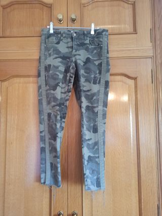 Pantalones camouflage de zara