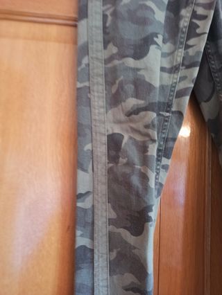 Pantalones camouflage de zara