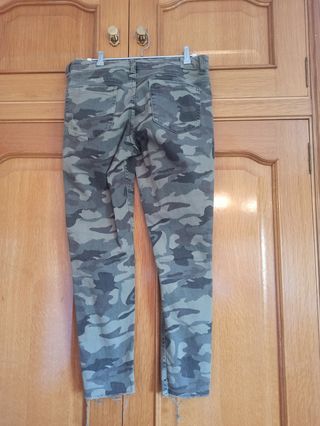 Pantalones camouflage de zara