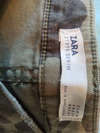 Pantalones camouflage de zara