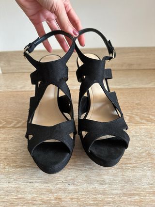 Sandalia negra