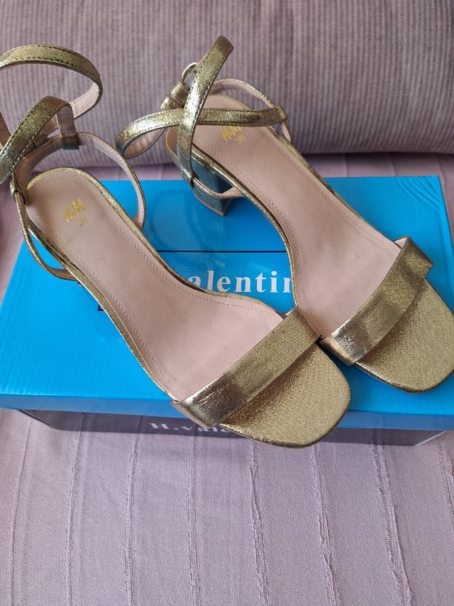 Sandalias doradas H&M