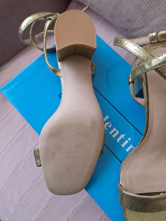 Sandalias doradas H&M
