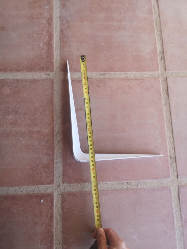 Escuadras para estantería