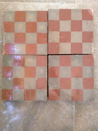 LOTTO DI 4 TEGOLE IDRAULICHE S.XIX-XX