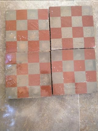 LOTTO DI 4 TEGOLE IDRAULICHE S.XIX-XX