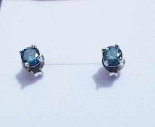 Anillo y pedientes diamantes azules