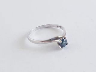 Anillo y pedientes diamantes azules