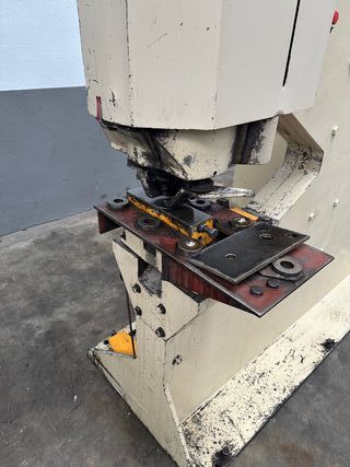 Punzonadora Geka Modelo Puma 150