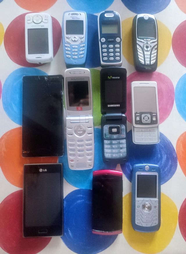 Colección de 11 móviles diferentes