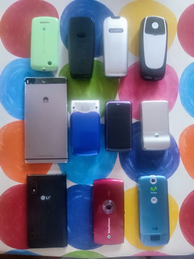 Colección de 11 móviles diferentes