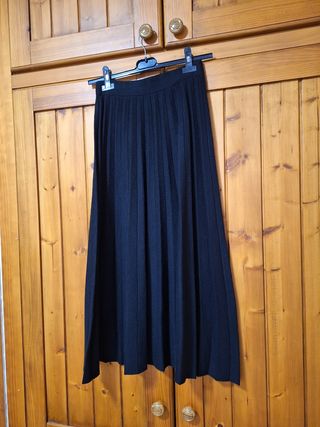 Falda plisada negra