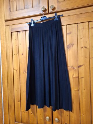 Falda plisada negra