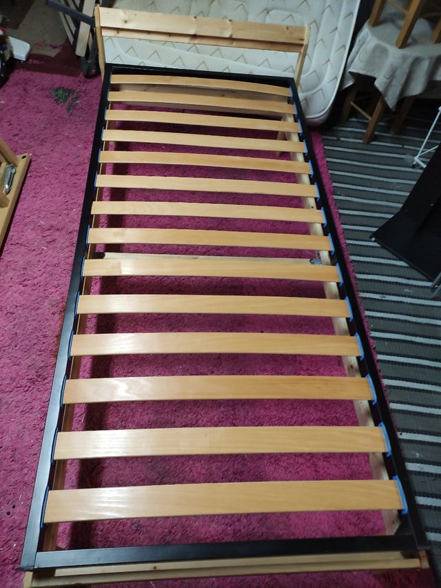 Cama de madera individual