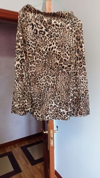 Falda midi estampado leopardo