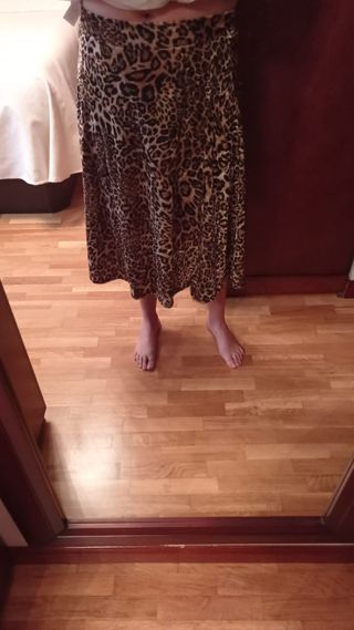 Falda midi estampado leopardo
