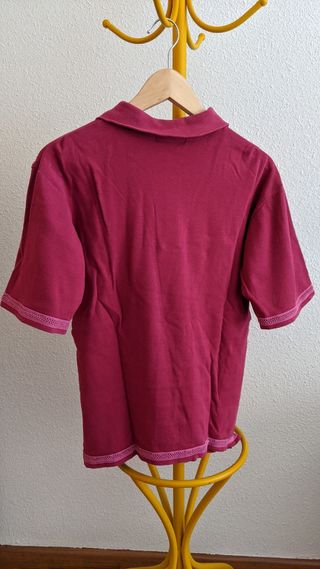 Bonito polo color cereza