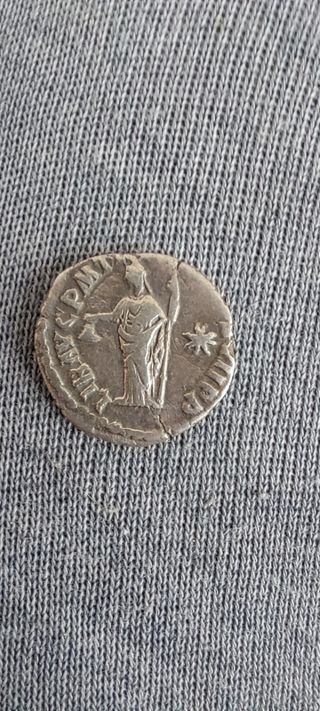 Denario  Comodo. Imperio Romano.