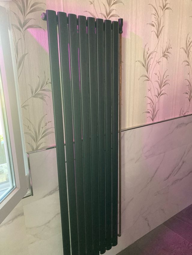 Radiador Vertical Moderno Negro Mate