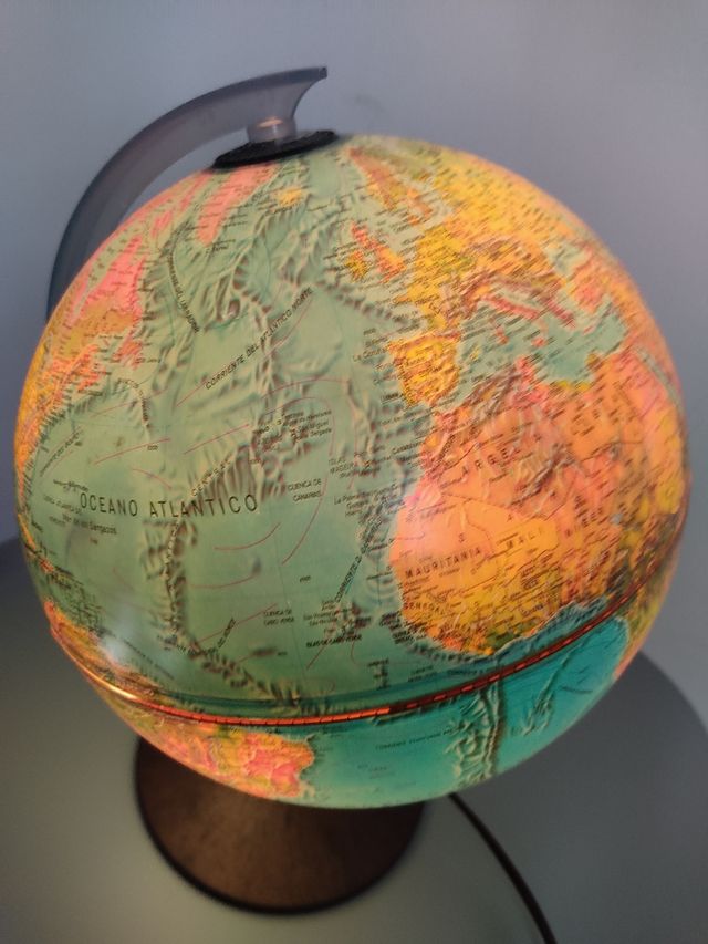 Globo terráqueo con luz. vintage