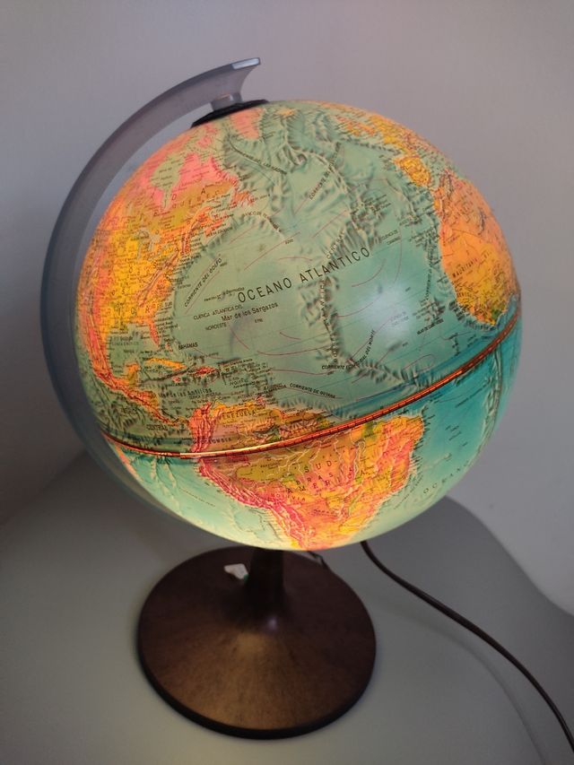 Globo terráqueo con luz. vintage
