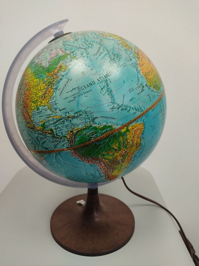 Globo terráqueo con luz. vintage