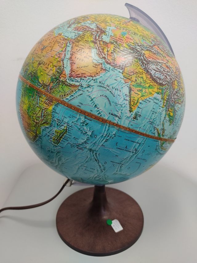 Globo terráqueo con luz. vintage