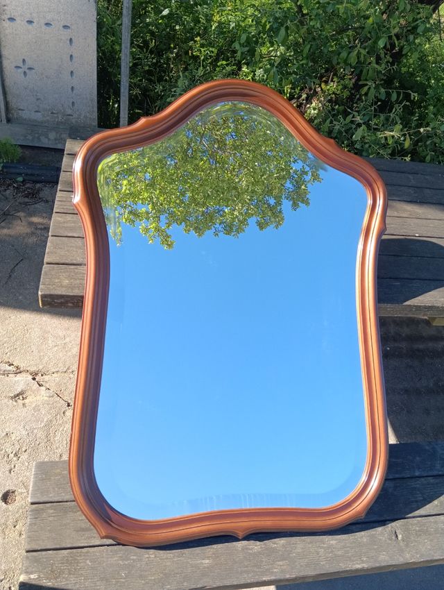 Espejo Pared Con Marco en Madera.