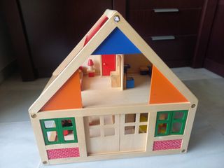 Casa de muñecas de madera sin estrenar
