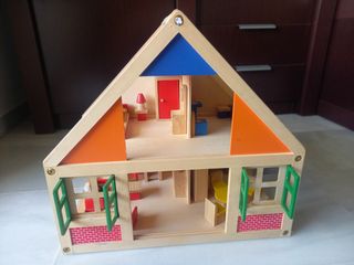 Casa de muñecas de madera sin estrenar