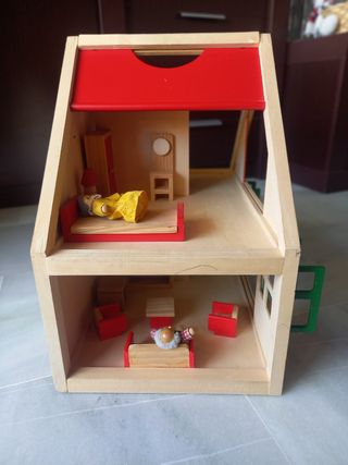 Casa de muñecas de madera sin estrenar
