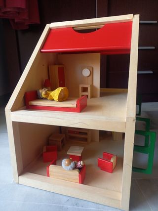 Casa de muñecas de madera sin estrenar