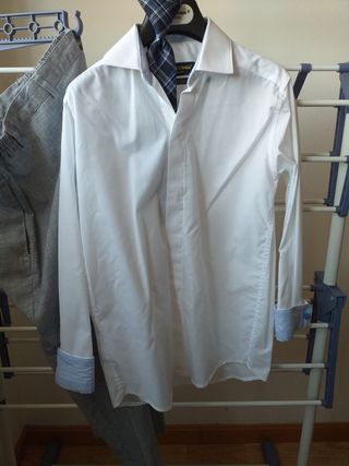 Traje d comunión o d vestir.