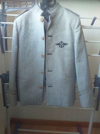 Traje d comunión o d vestir.