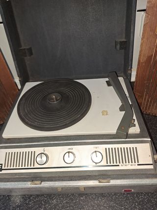 Tocadiscos y altavoces