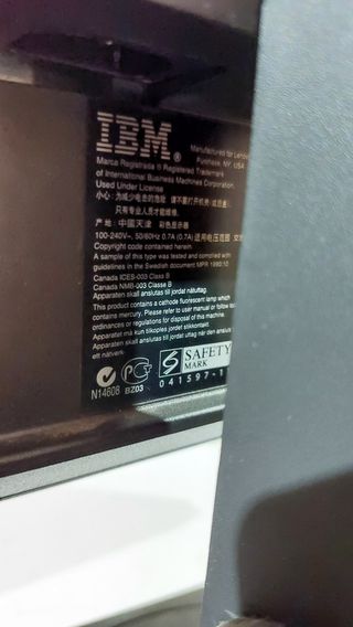 monitor 4x3 IBM 9419-HB7 professionale