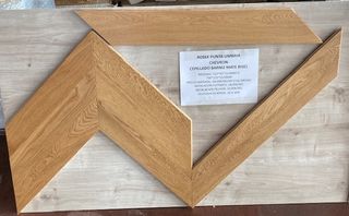 Tarima roble espiga o punta hungria con barniz