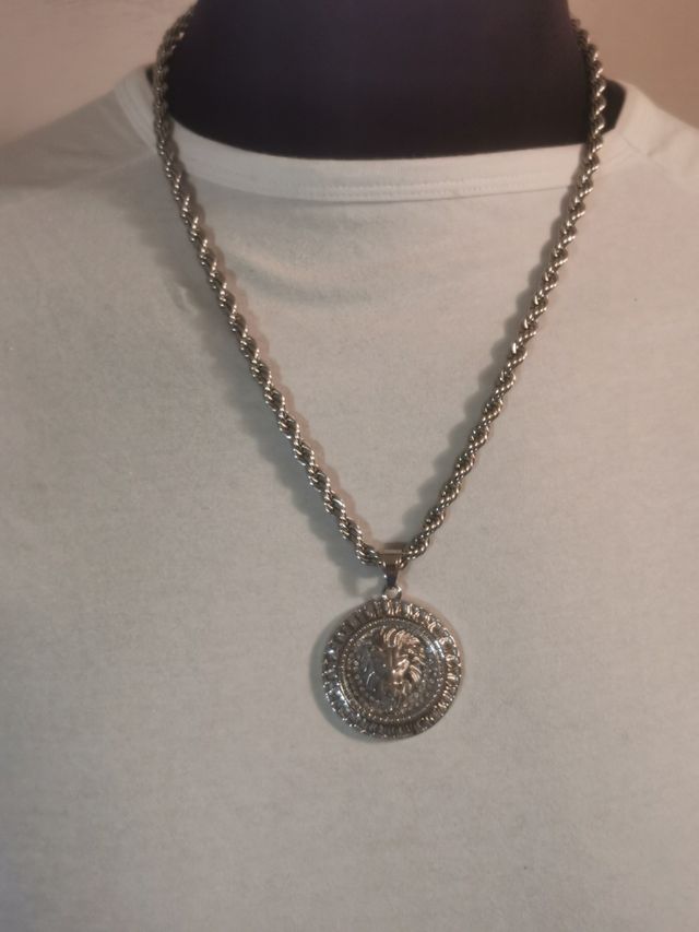 Collana uomo leone in rilievo metallo